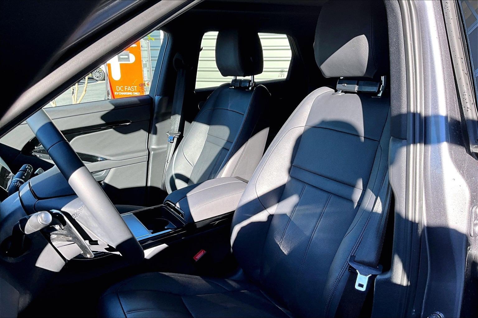 Used 2025 Land Rover Range Rover Evoque Dynamic SE image 25