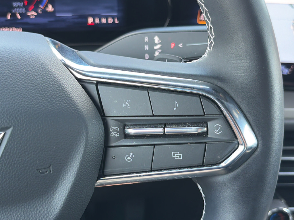 Used 2026 Chevrolet Traverse LT w/ Driver Confidence Package FWD image 23