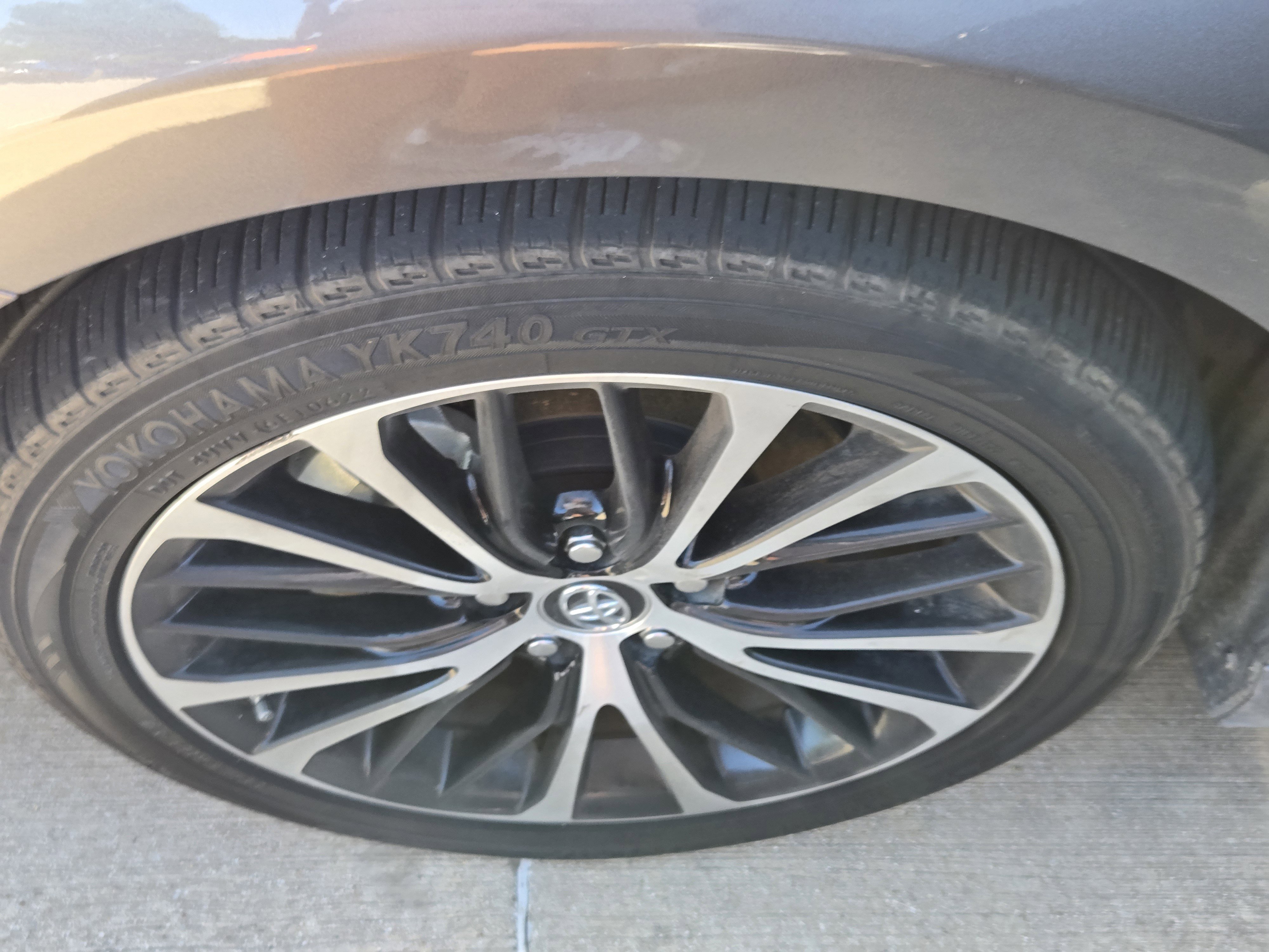 Used 2018 Toyota Camry SE w/ Convenience Package FWD image 10