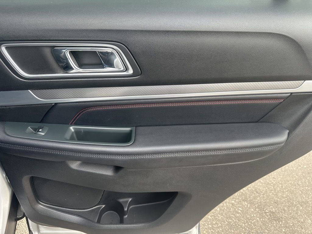 Used 2018 Ford Explorer Sport w/ Equipment Group 401A image 25