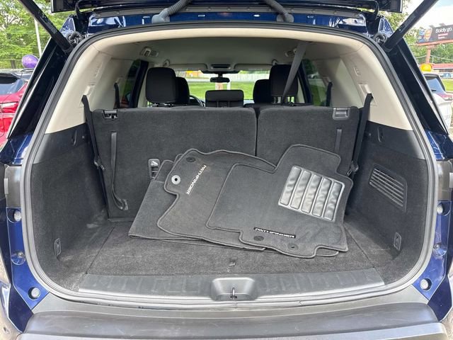Used 2025 Nissan Pathfinder SV FWD image 12