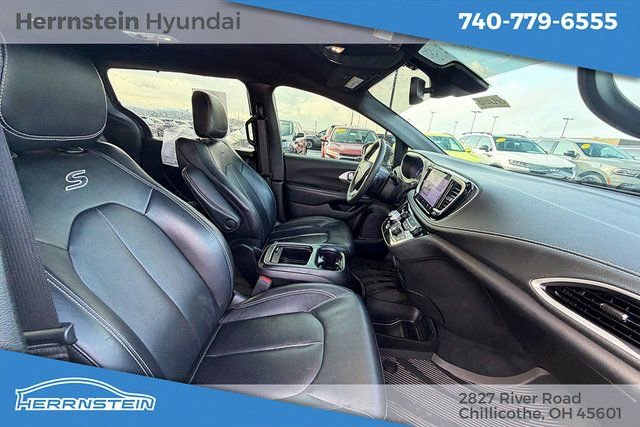 Used 2022 Chrysler Pacifica Touring-L w/ S Appearance Package image 25