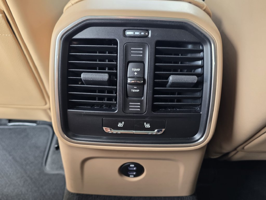 Certified 2024 Porsche Macan Turbo AWD/4WD image 30