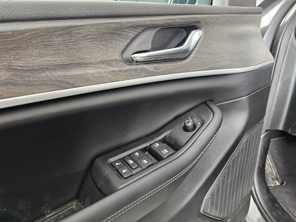 New 2026 Jeep Grand Cherokee Altitude image 21