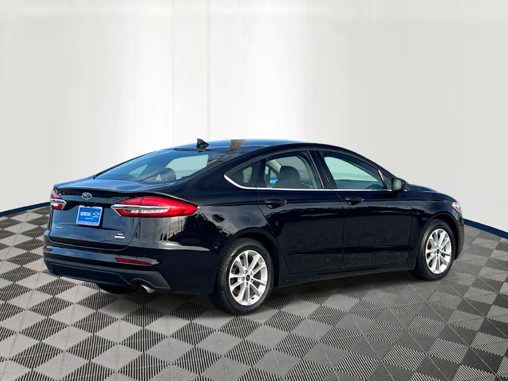 Used 2020 Ford Fusion SE FWD image 4