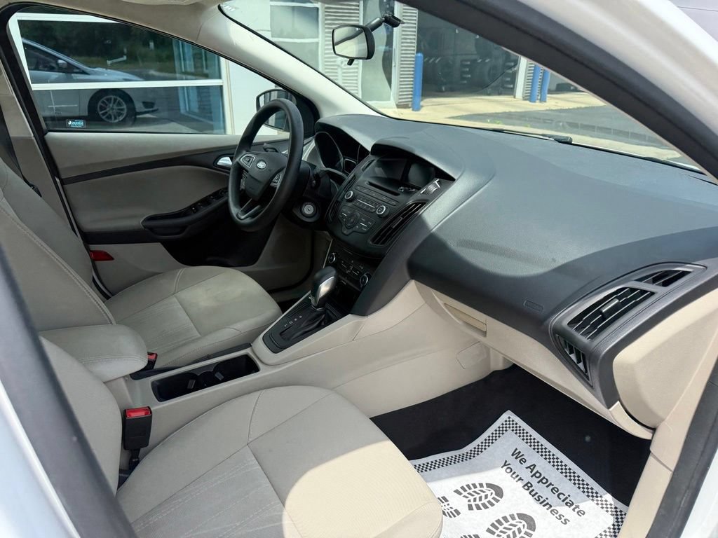 Used 2017 Ford Focus SE FWD image 14