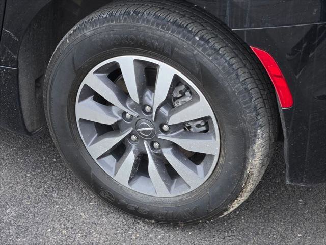 Certified 2024 Chrysler Pacifica Select image 14