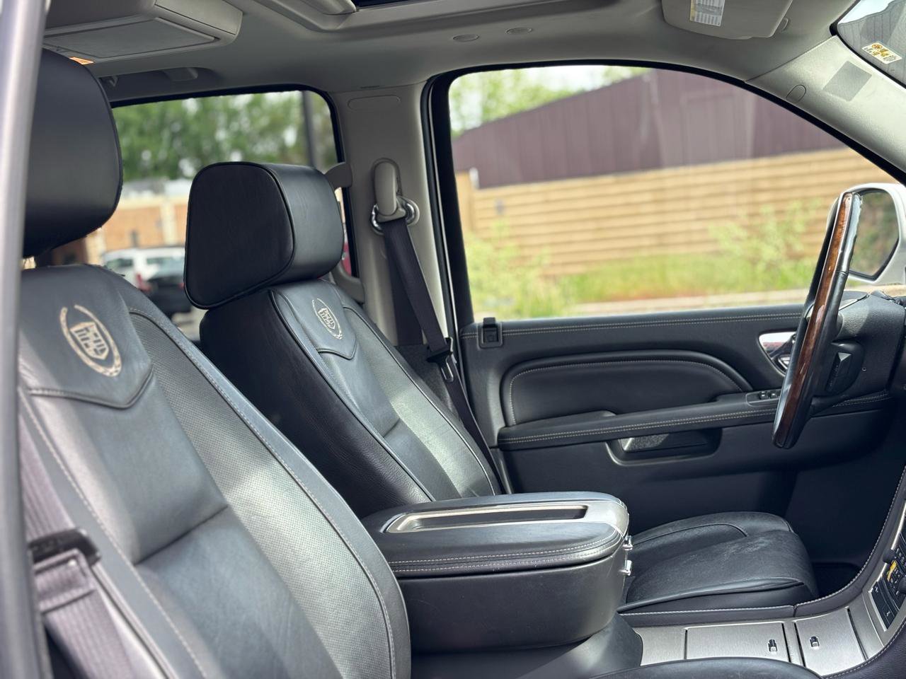 Used 2014 Cadillac Escalade Platinum AWD/4WD image 42