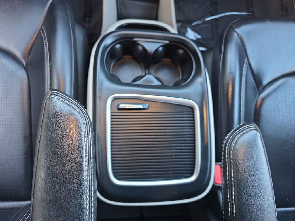 Used 2023 Chrysler Pacifica Touring-L image 12