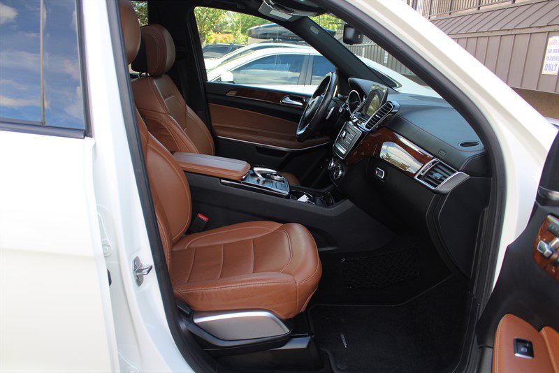 Used 2018 Mercedes-Benz GLS 550 4MATIC image 34