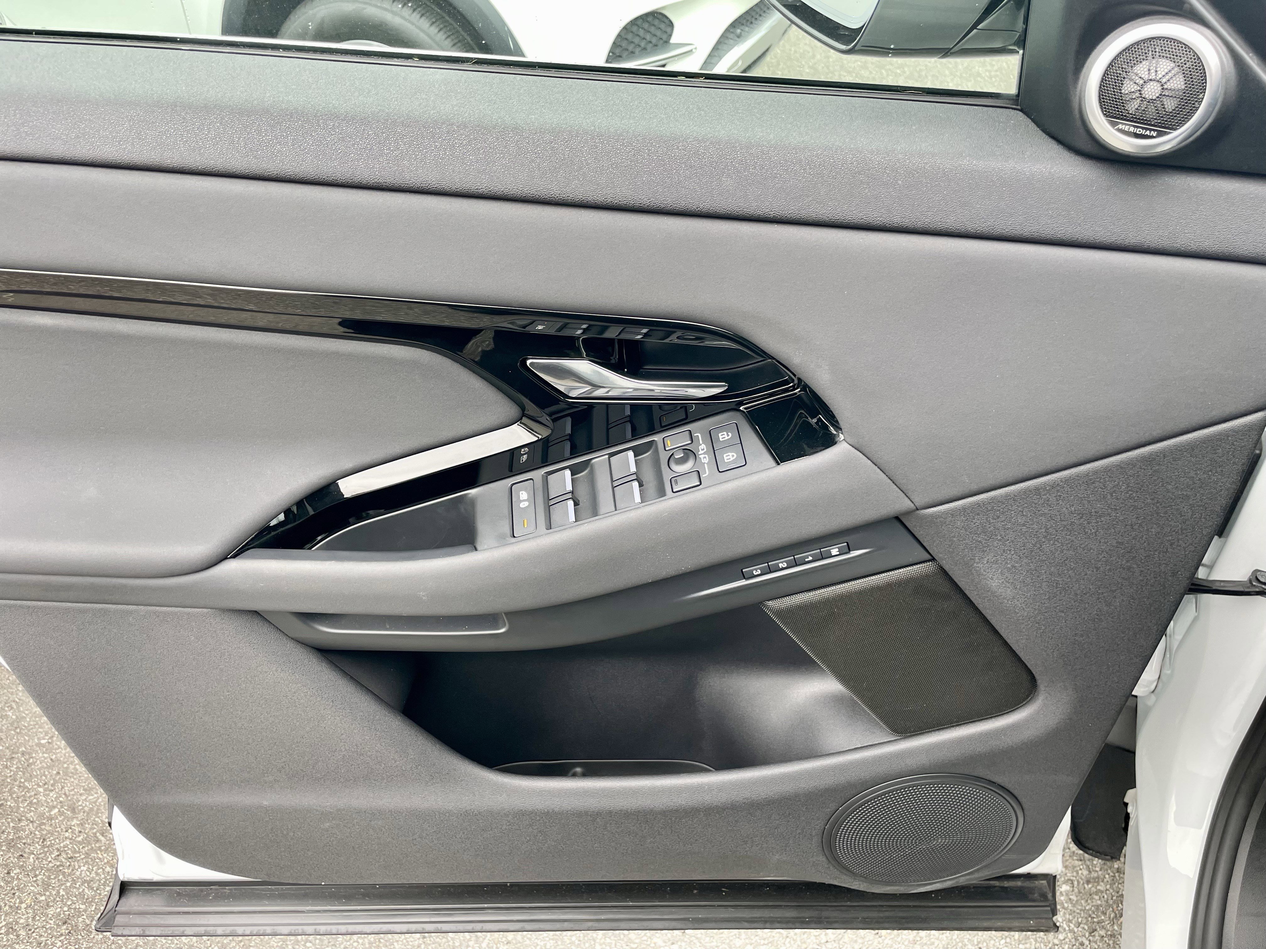 Certified 2024 Land Rover Range Rover Evoque Dynamic SE image 12