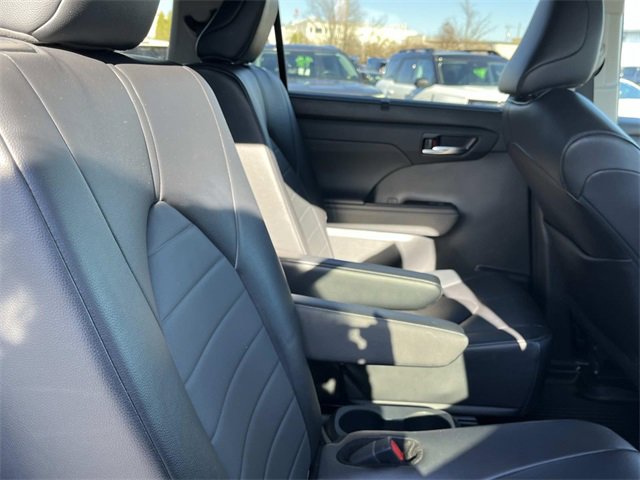 Used 2024 Toyota Highlander LE image 24