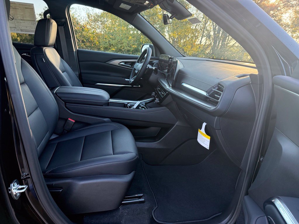 New 2027 Chevrolet Traverse LT w/ Midnight/Sport Edition FWD image 19