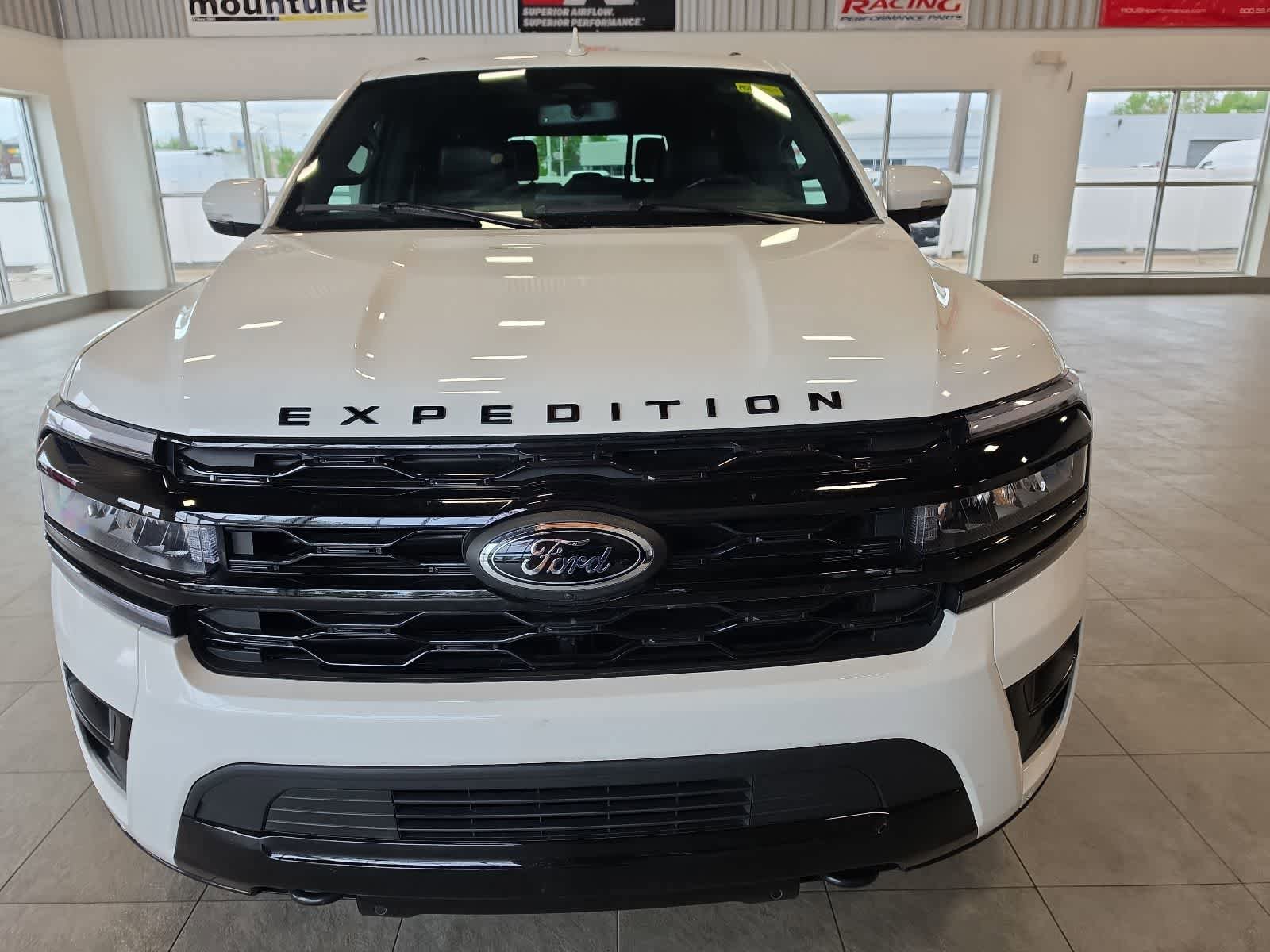 Used 2023 Ford Expedition Limited AWD/4WD image 3