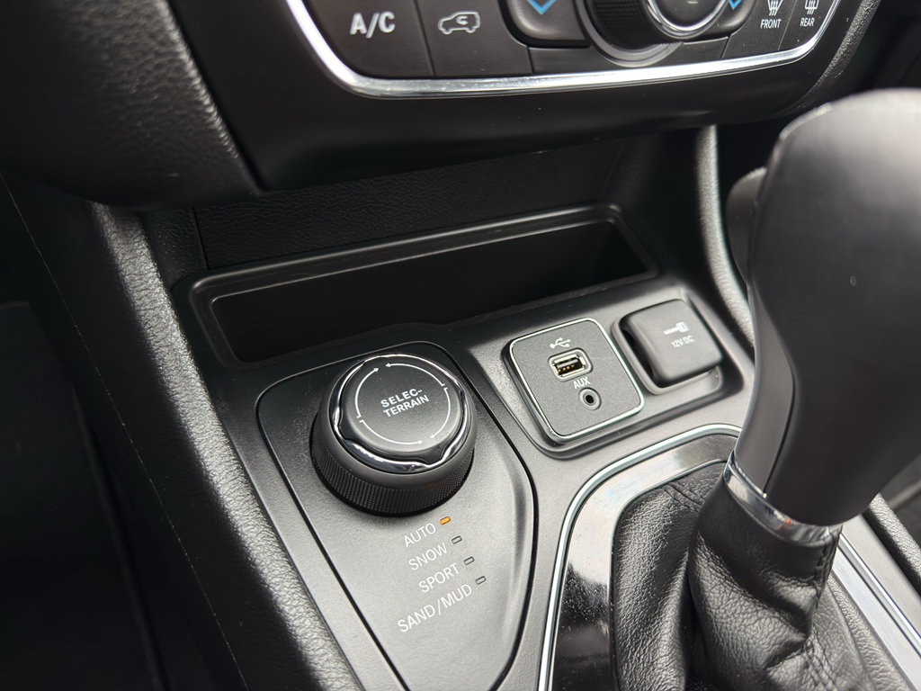 Used 2019 Jeep Cherokee Limited w/ Luxury Group AWD/4WD image 20