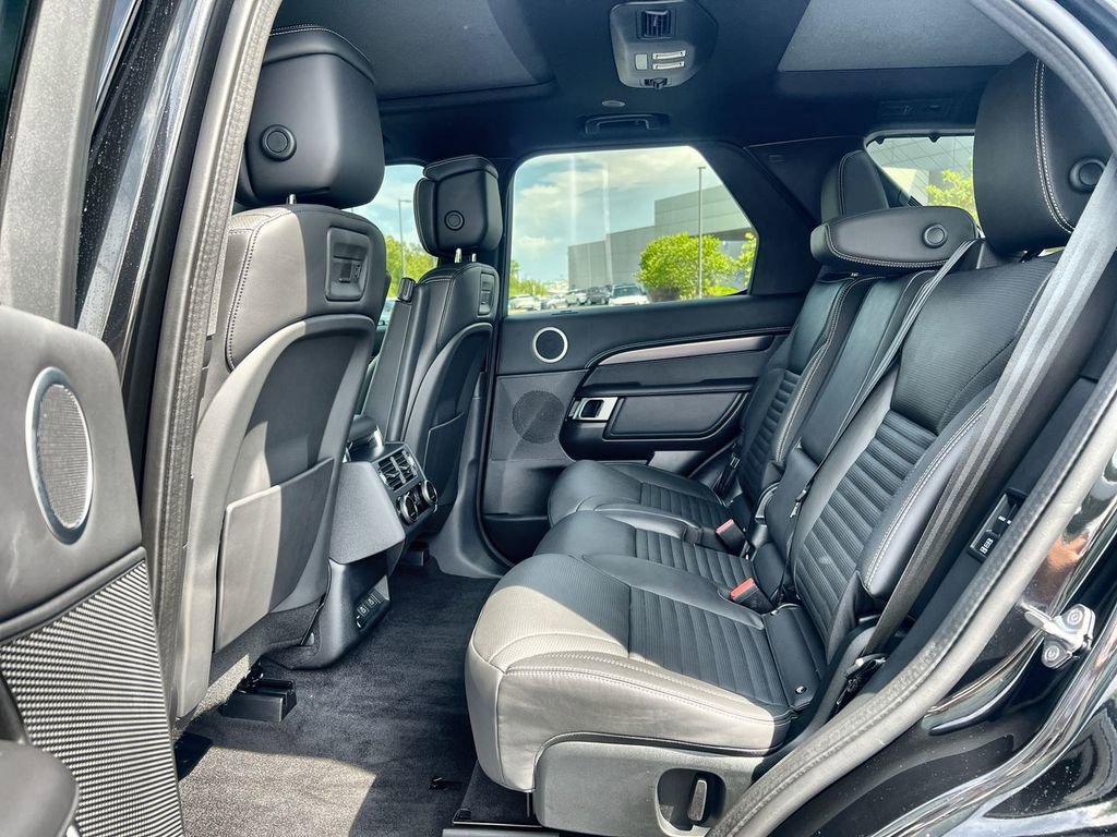 Certified 2025 Land Rover Discovery Metropolitan Edition image 15