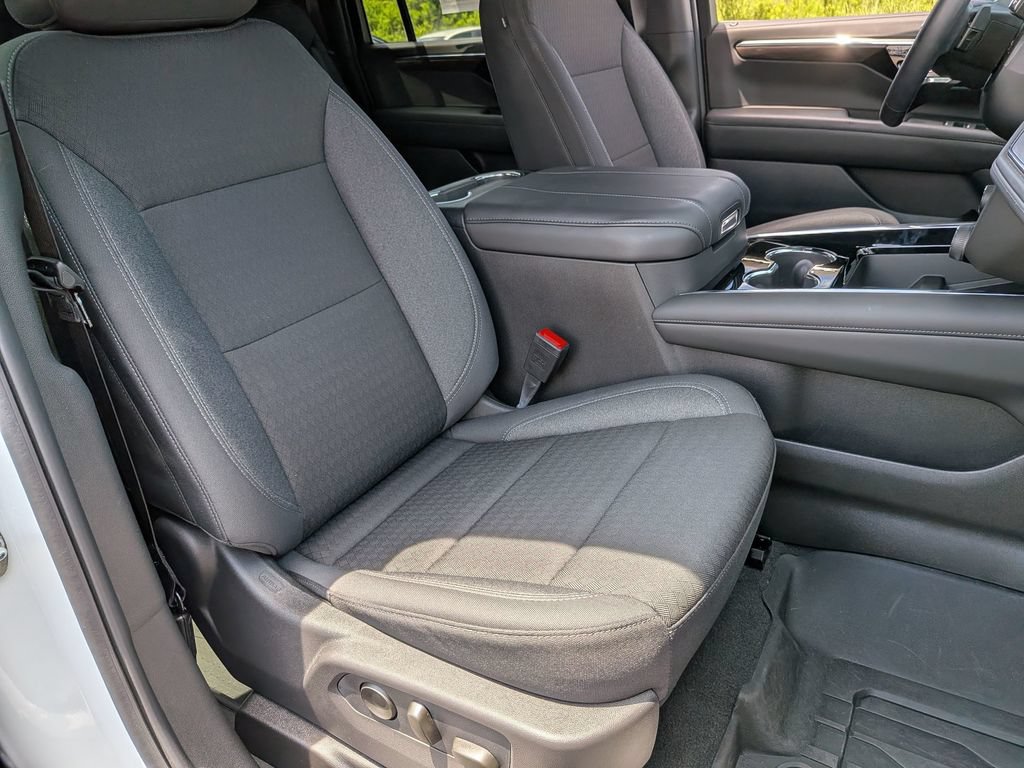 Used 2026 Chevrolet Suburban LS RWD image 31