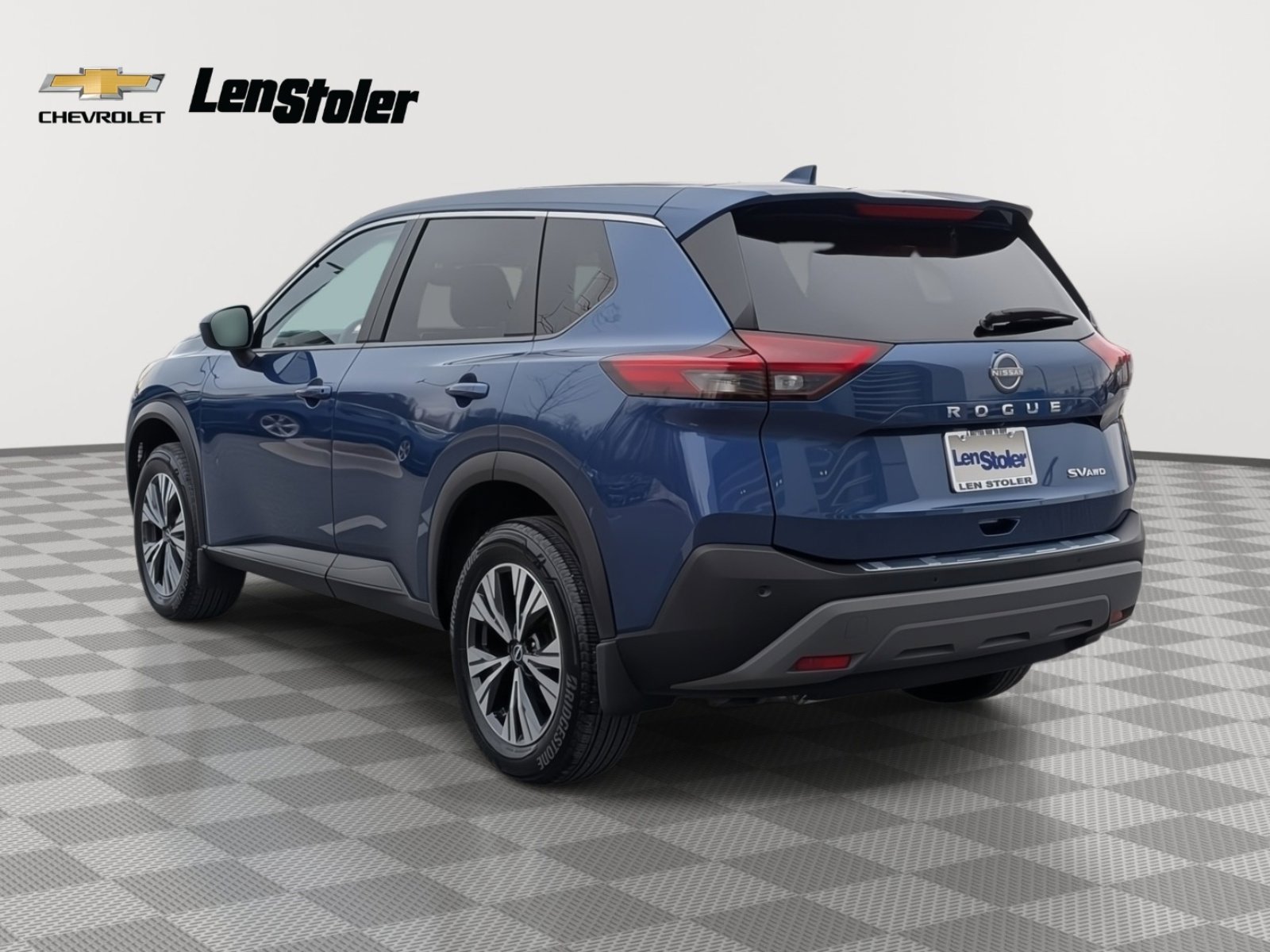 Used 2023 Nissan Rogue SV image 3