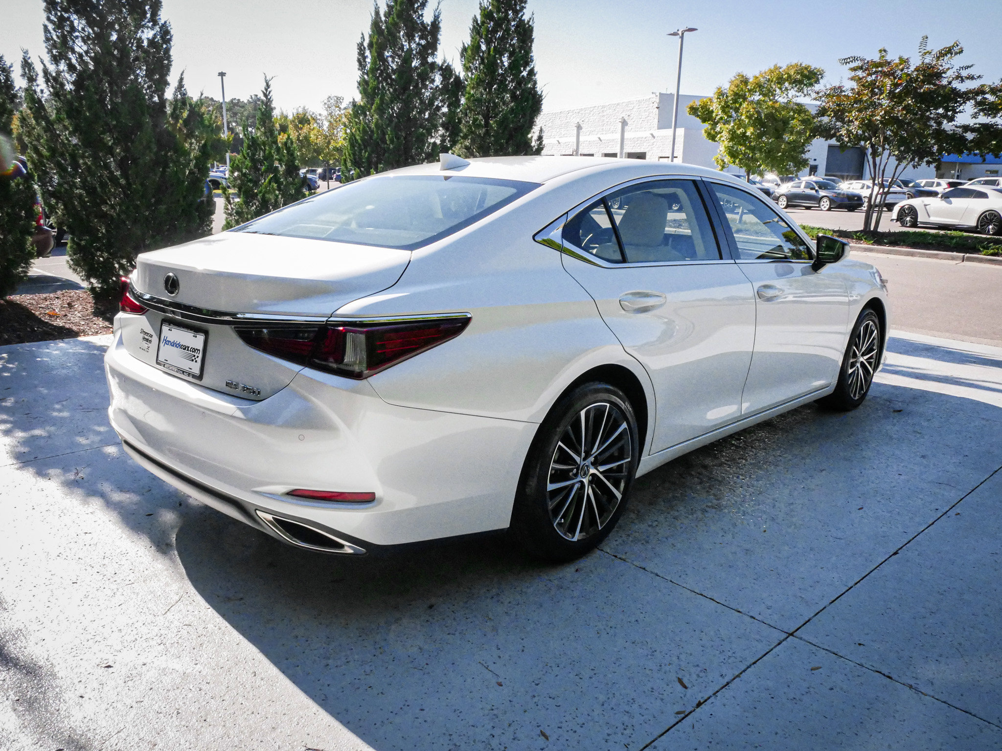 Used 2024 Lexus ES 350 w/ Premium Package FWD image 10