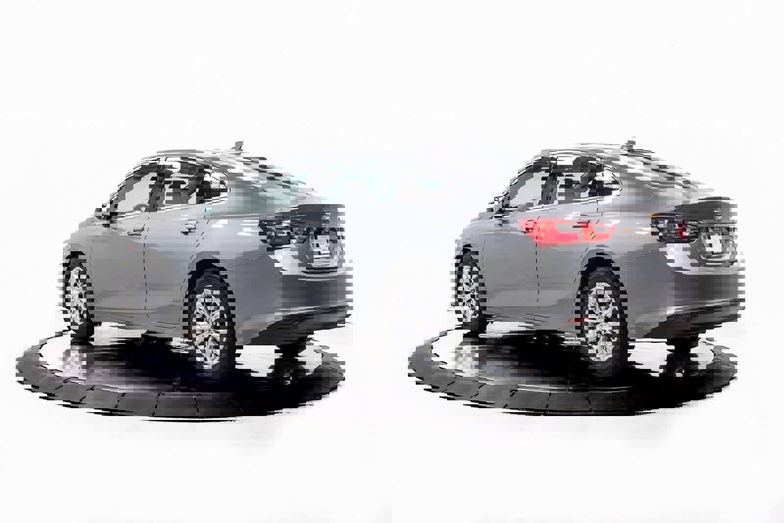 Used 2023 Chevrolet Malibu LT image 3