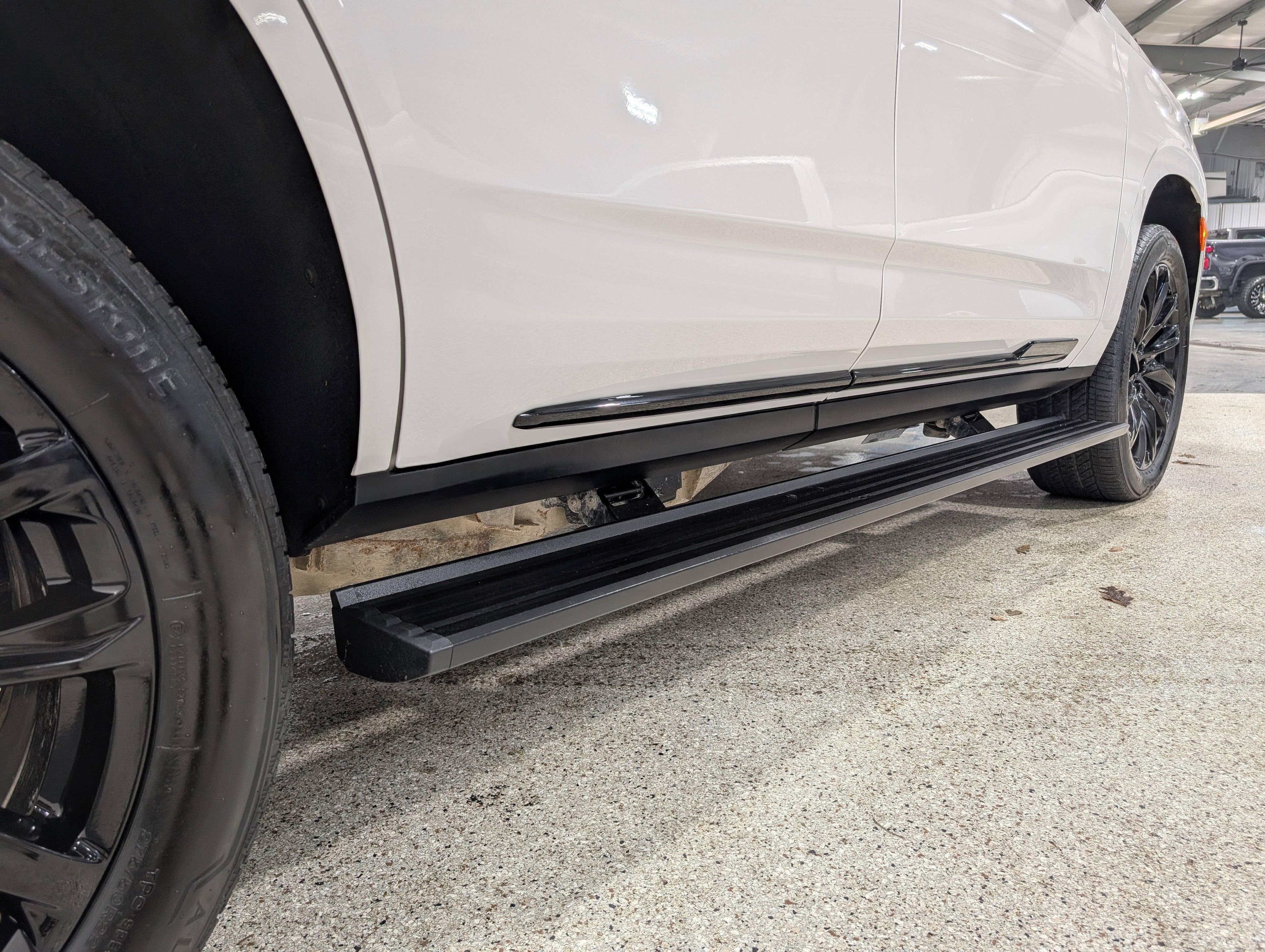 Used 2023 Cadillac Escalade Sport w/ LPO, ONYX Package AWD/4WD image 10