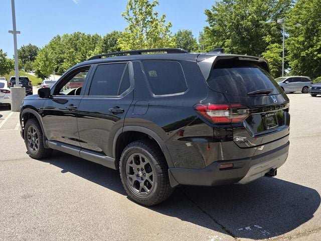 Used 2025 Honda Pilot TrailSport image 4
