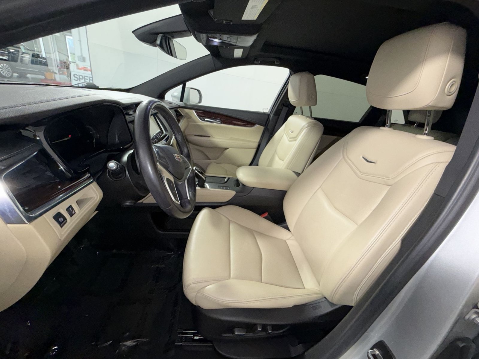 Used 2018 Cadillac XT5 Luxury w/ Driver Awareness Package AWD/4WD image 13