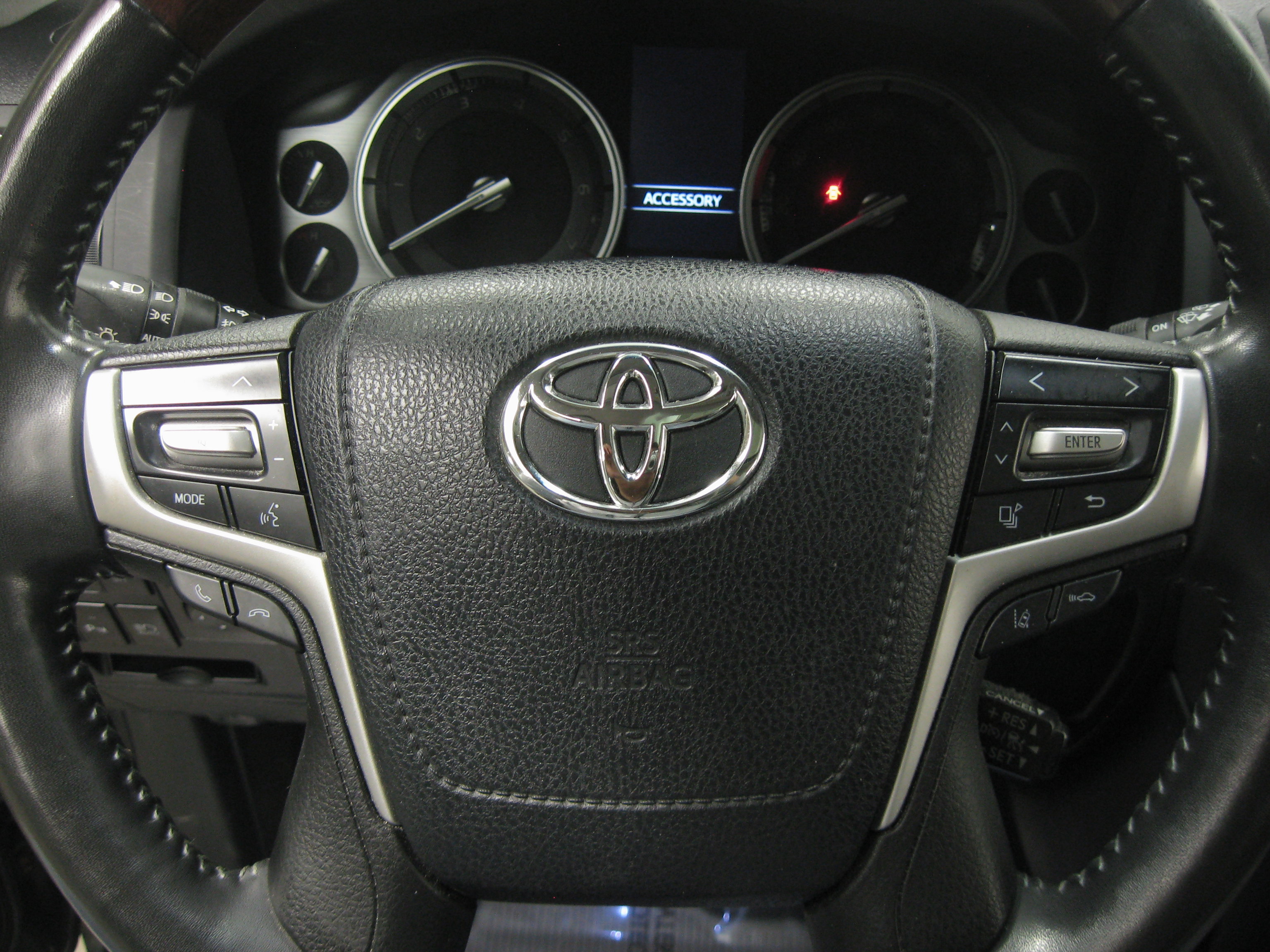 Certified 2017 Toyota Land Cruiser image 18