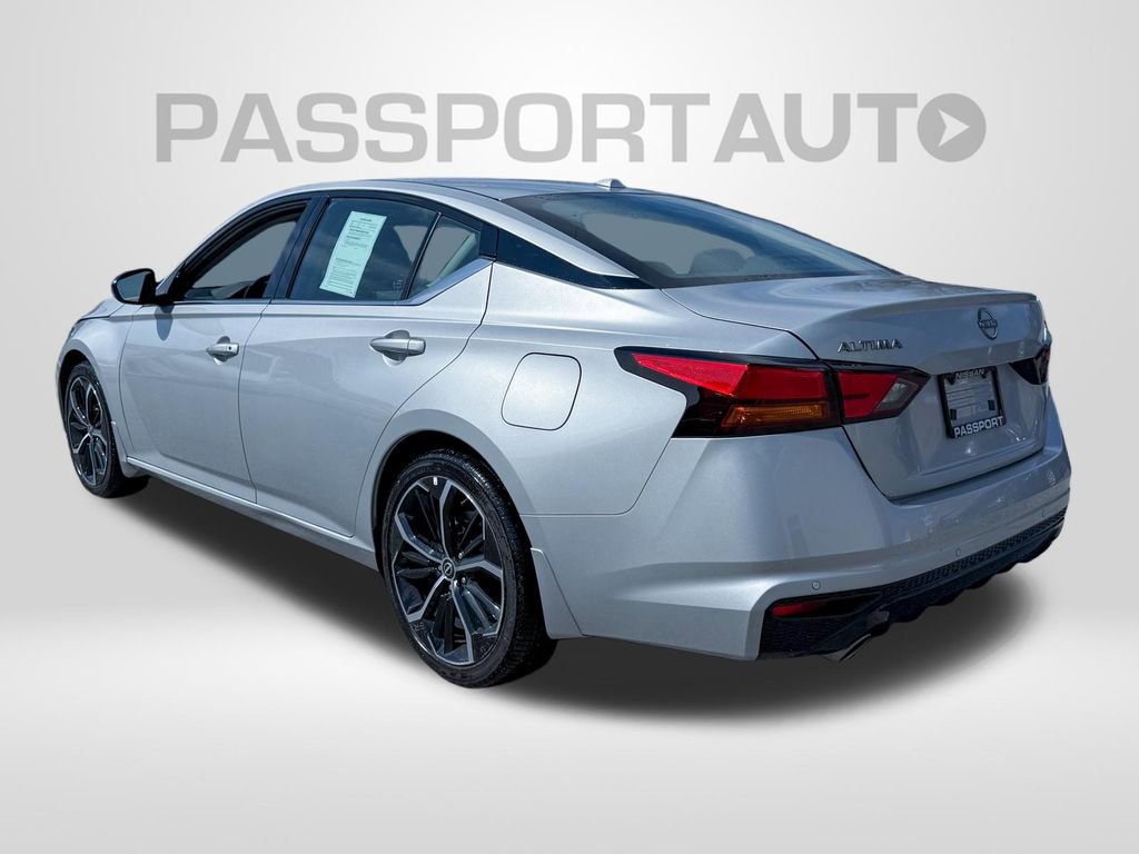 Used 2025 Nissan Altima 2.5 SR w/ SR Premium Package image 3