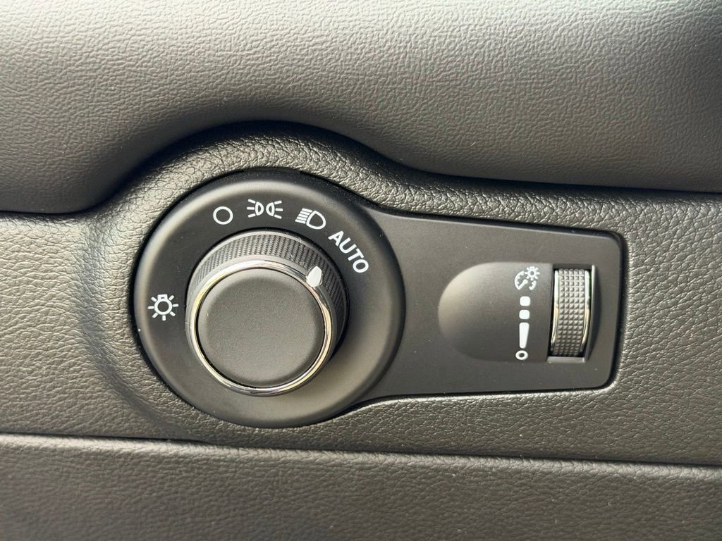 Certified 2025 Dodge Durango GT image 30