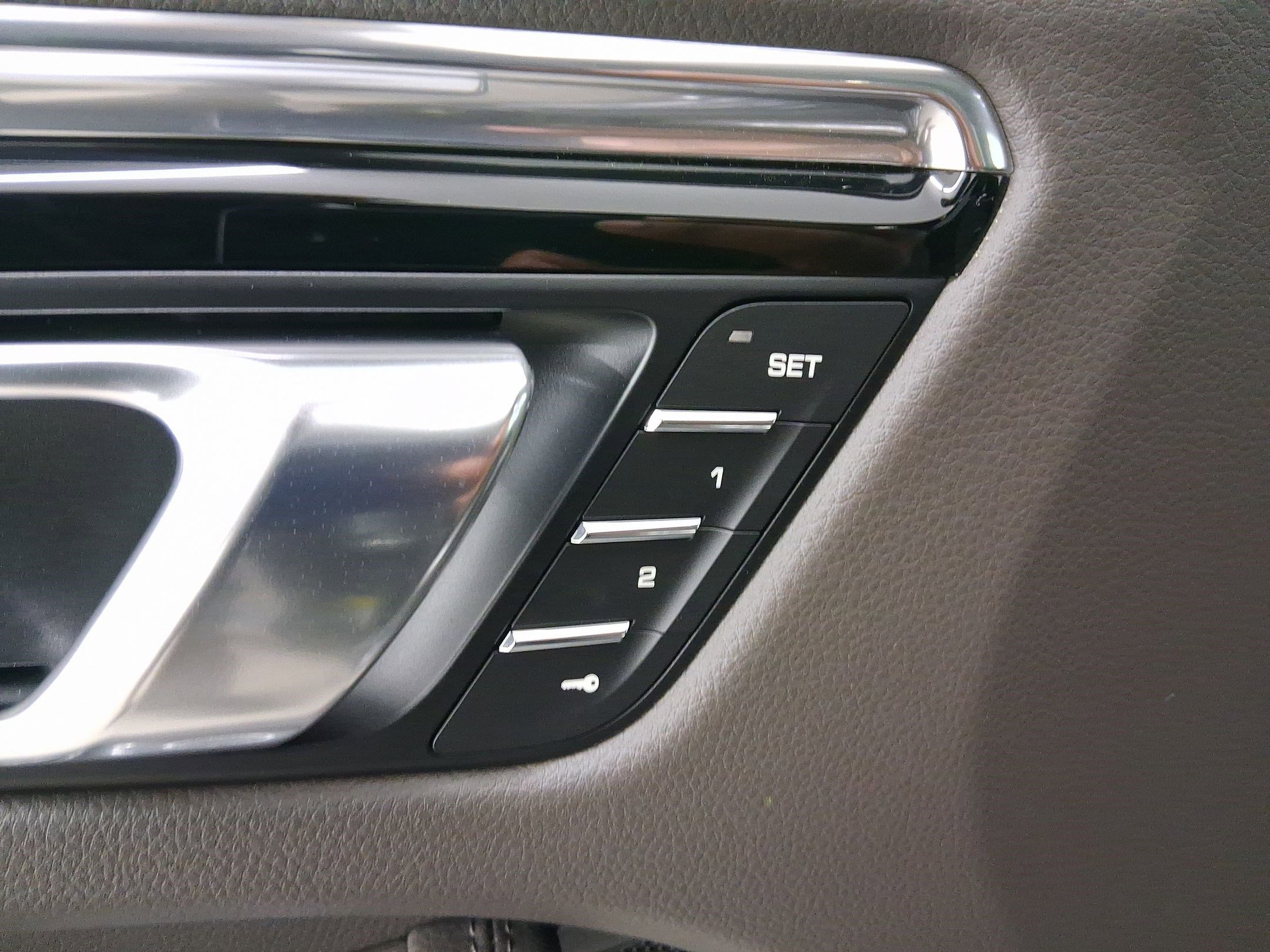 Used 2026 Porsche Macan image 12