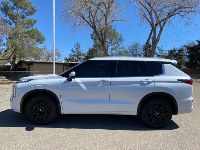 Used 2022 Mitsubishi Outlander SEL image 2