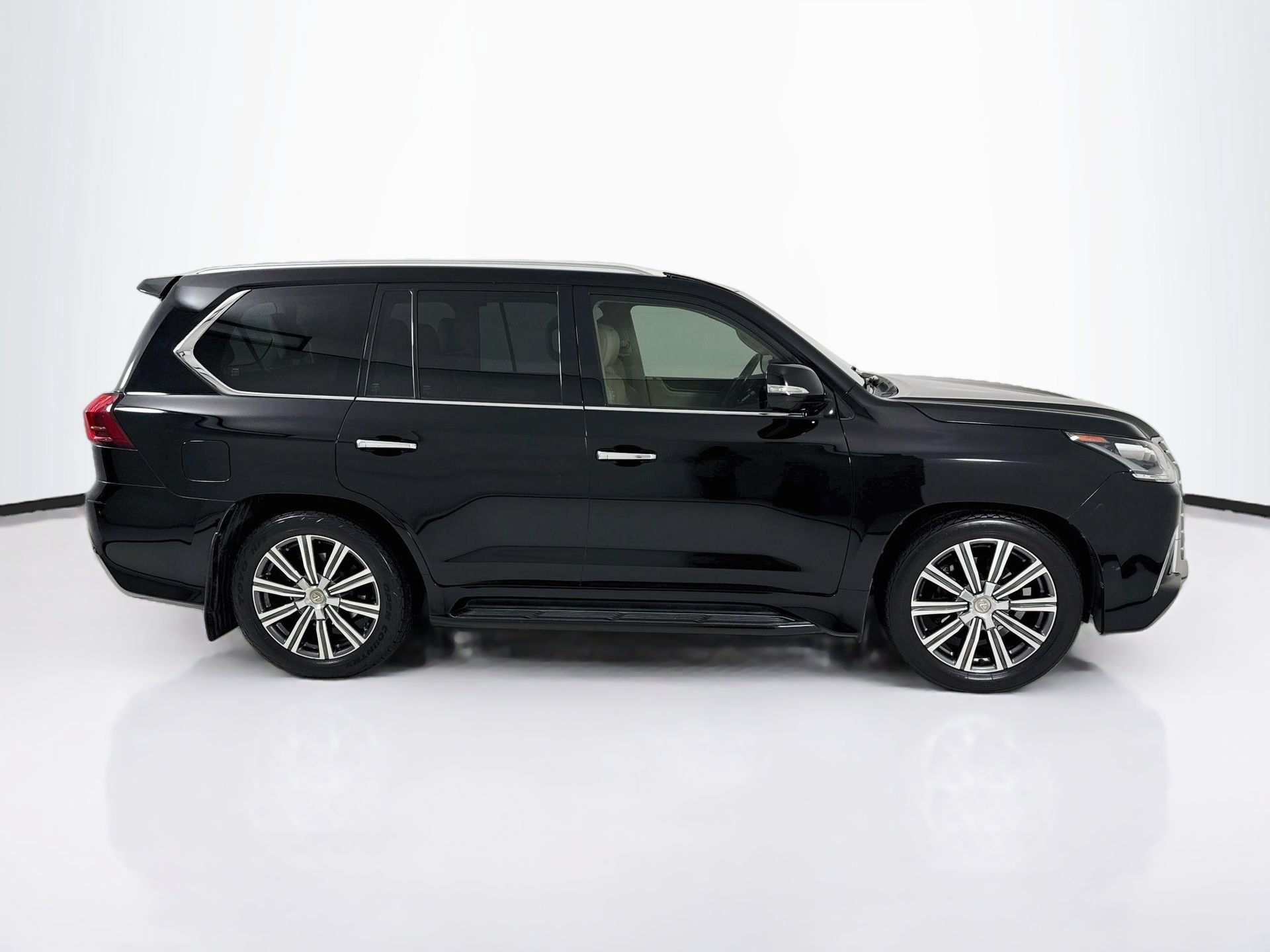 Used 2016 Lexus LX 570 4WD w/ Luxury Package image 9