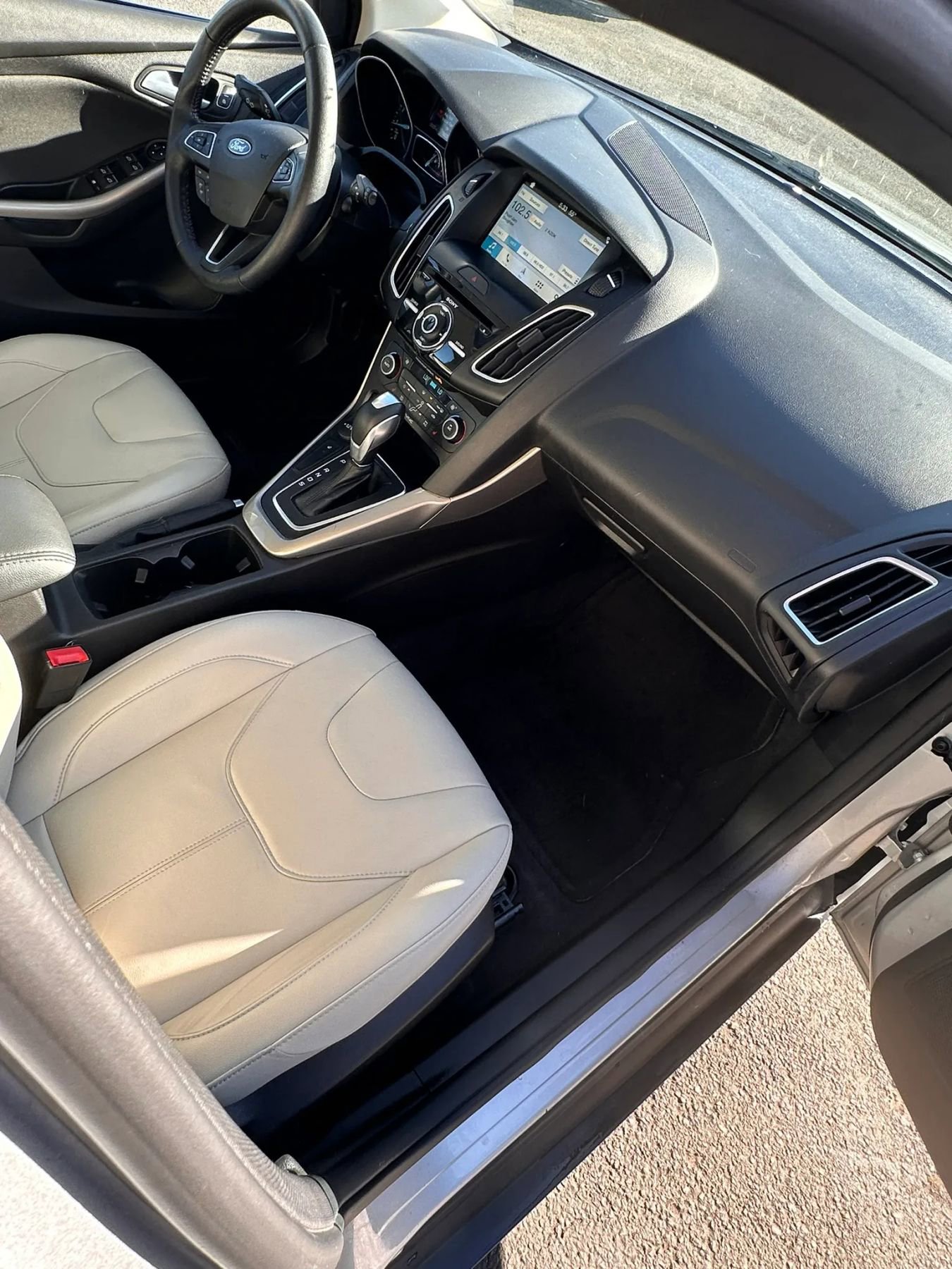 Used 2018 Ford Focus Titanium FWD image 23
