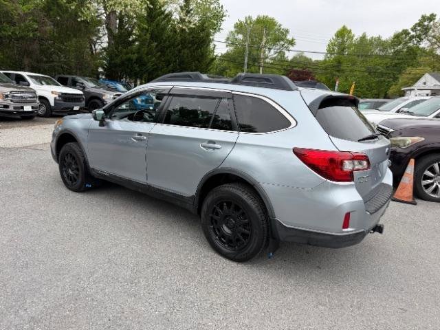 Used 2016 Subaru Outback 2.5i Limited AWD/4WD image 3