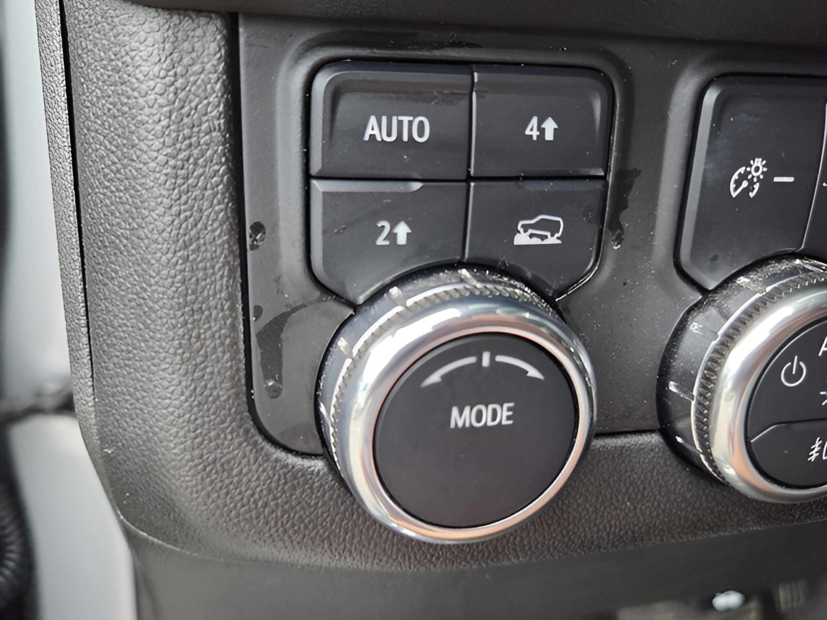 Used 2025 GMC Yukon XL Elevation AWD/4WD image 30