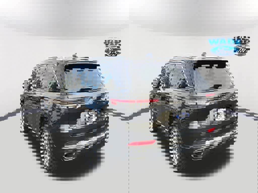 Used 2023 Jeep Grand Cherokee Summit w/ Luxury Tech Group V image 7