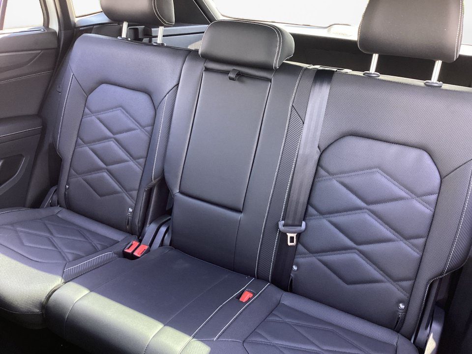 Certified 2026 Volkswagen Atlas Cross Sport SE w/ Panoramic Sunroof Package FWD image 12