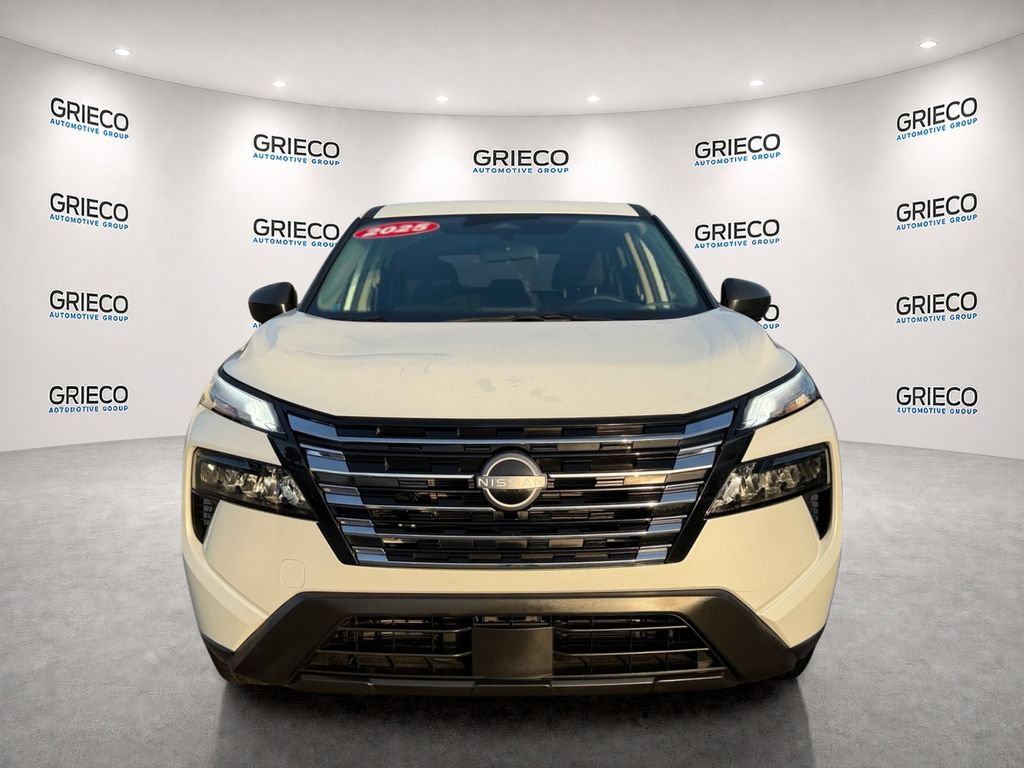 Used 2025 Nissan Rogue S FWD image 2
