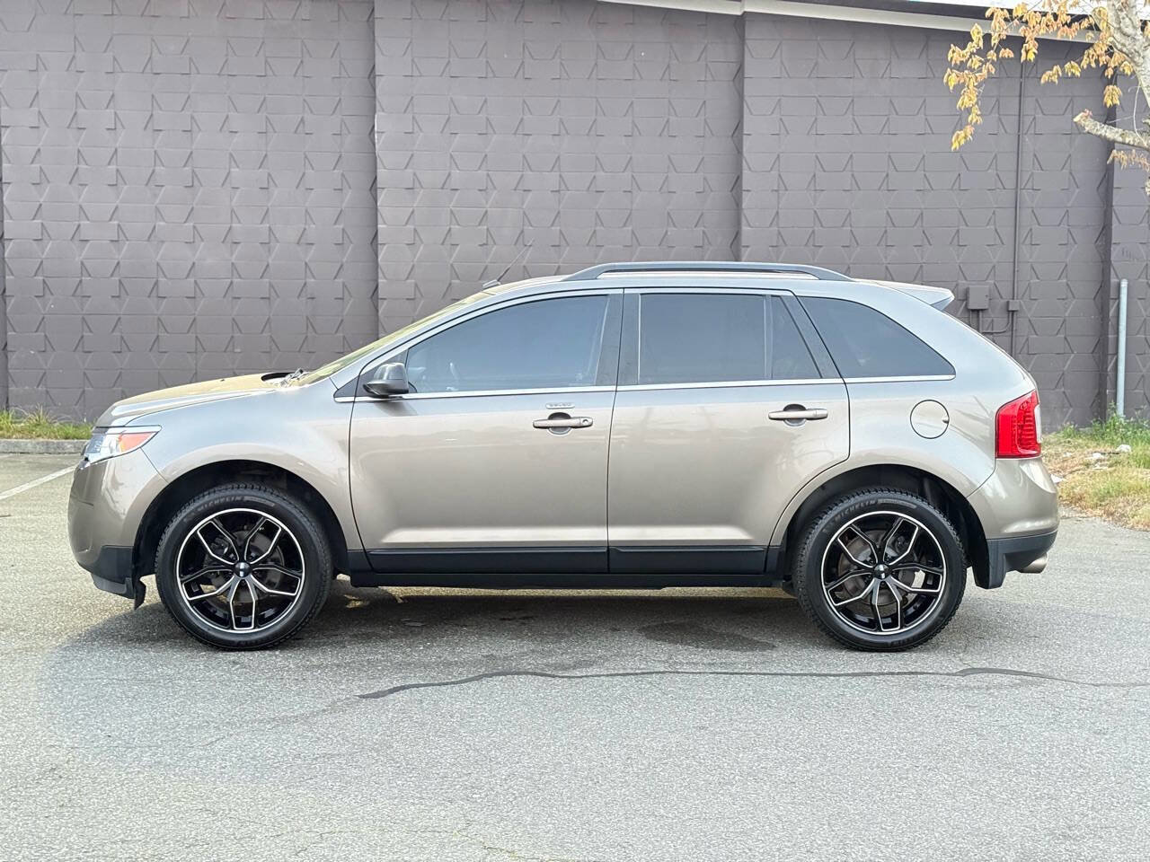 Used 2013 Ford Edge Limited AWD/4WD image 4