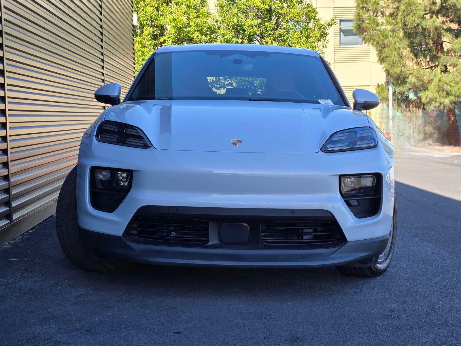 Certified 2025 Porsche Macan 4 Electric AWD/4WD image 10