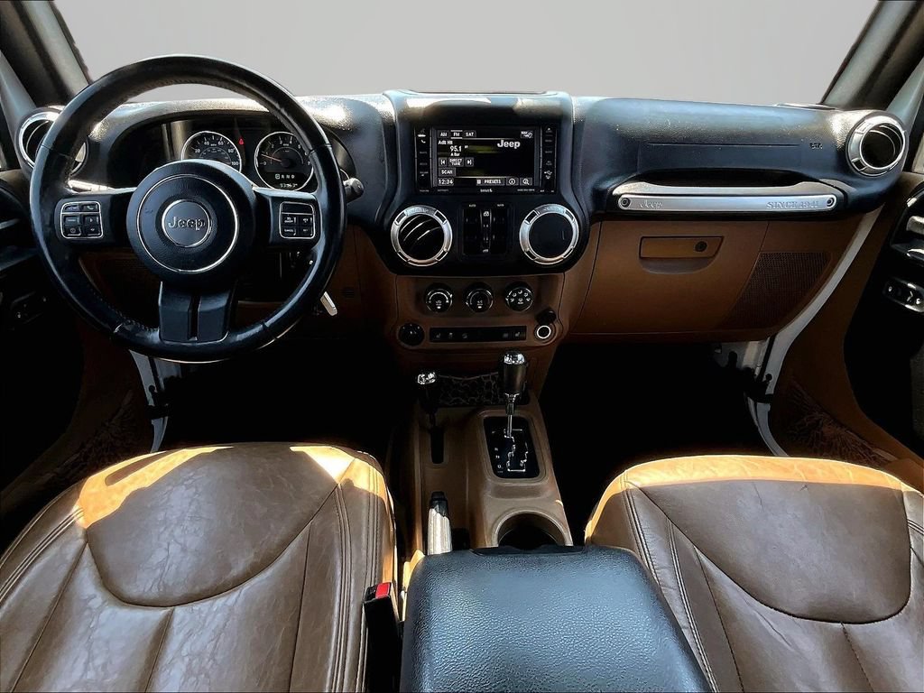 Used 2015 Jeep Wrangler Unlimited Sahara w/ Connectivity Group AWD/4WD image 17