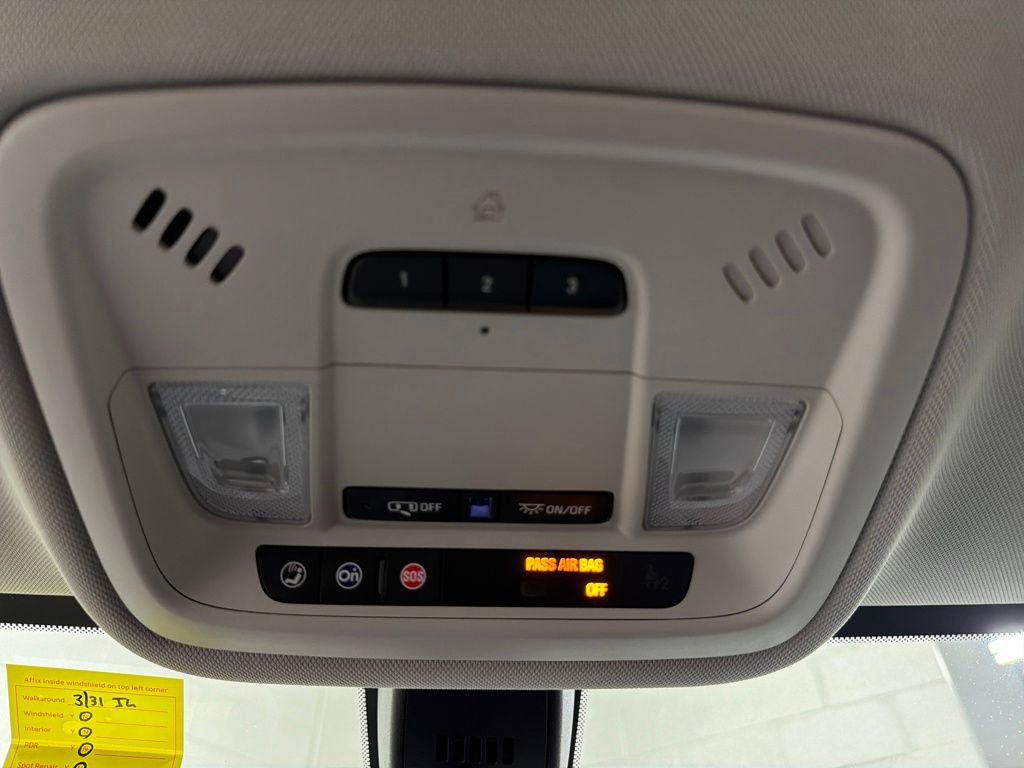 Used 2018 Chevrolet Traverse LT image 48