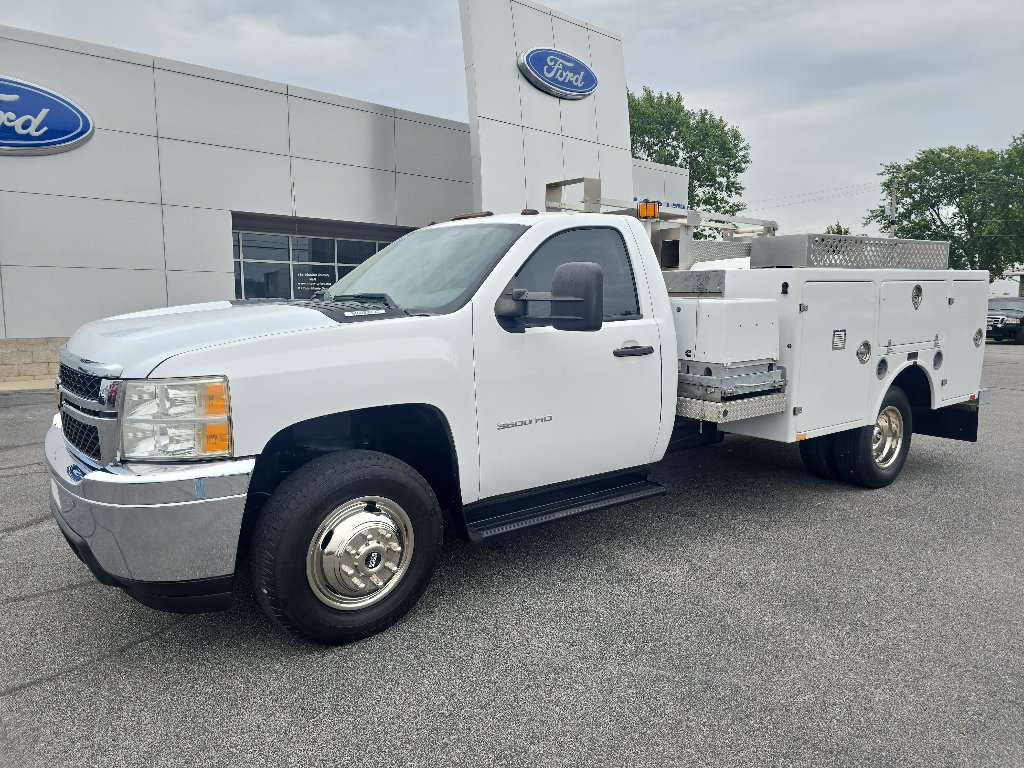 Used 2013 Chevrolet Silverado 3500 W/T RWD image 2