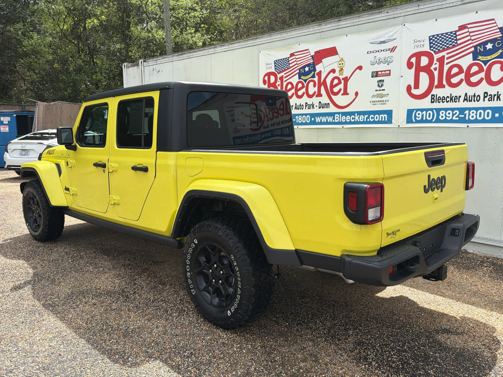 Used 2023 Jeep Gladiator Sport image 8