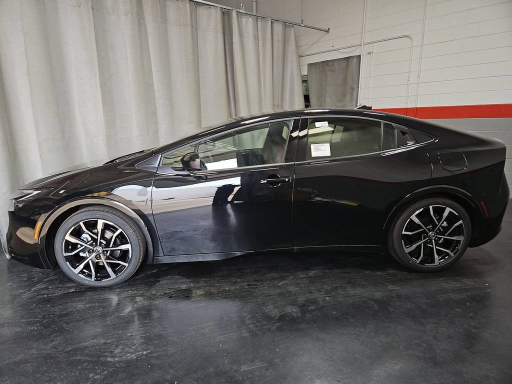 New 2026 Toyota Prius Plug-In Hybrid FWD image 4