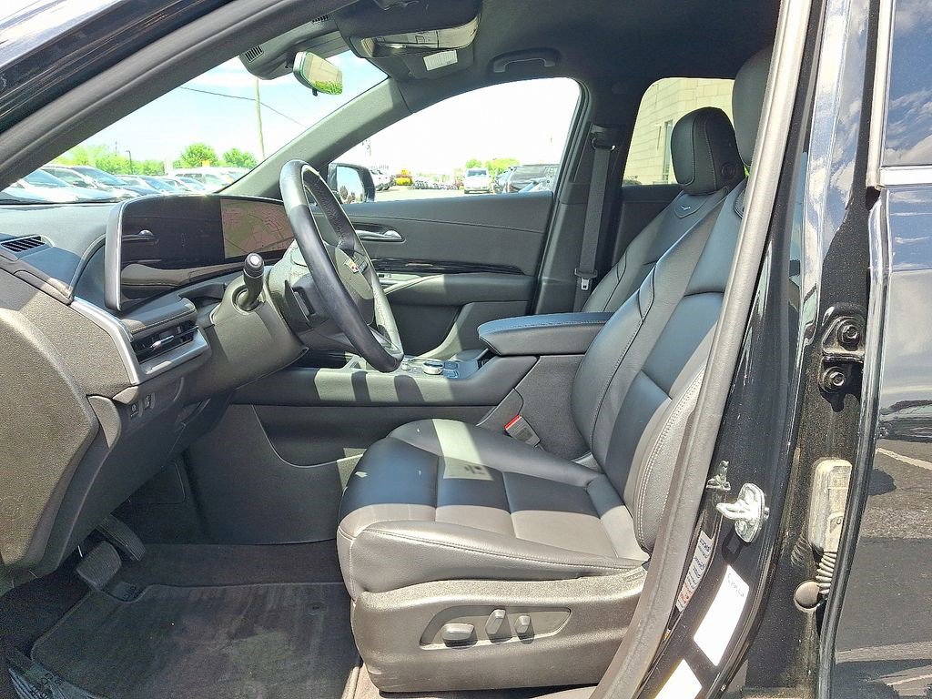Certified 2024 Cadillac XT4 Luxury w/ Cold Weather Package AWD/4WD image 15