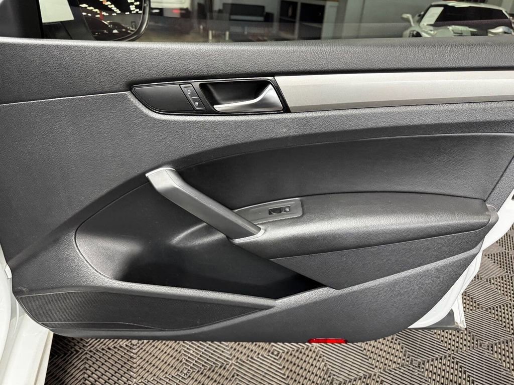 Used 2021 Volkswagen Passat 2.0T SE image 53