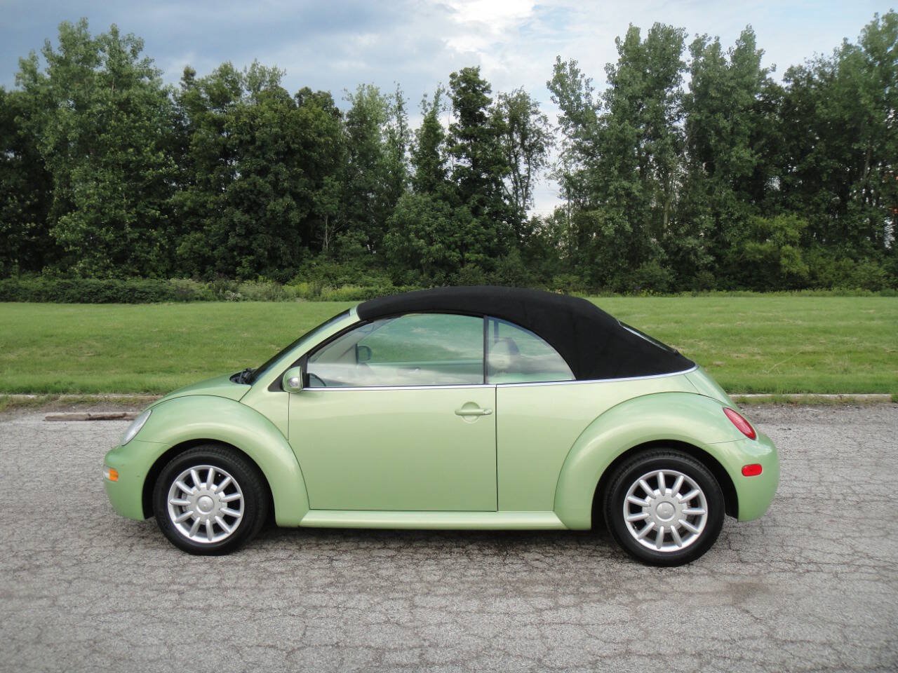 Used 2004 Volkswagen Beetle GLS FWD image 19