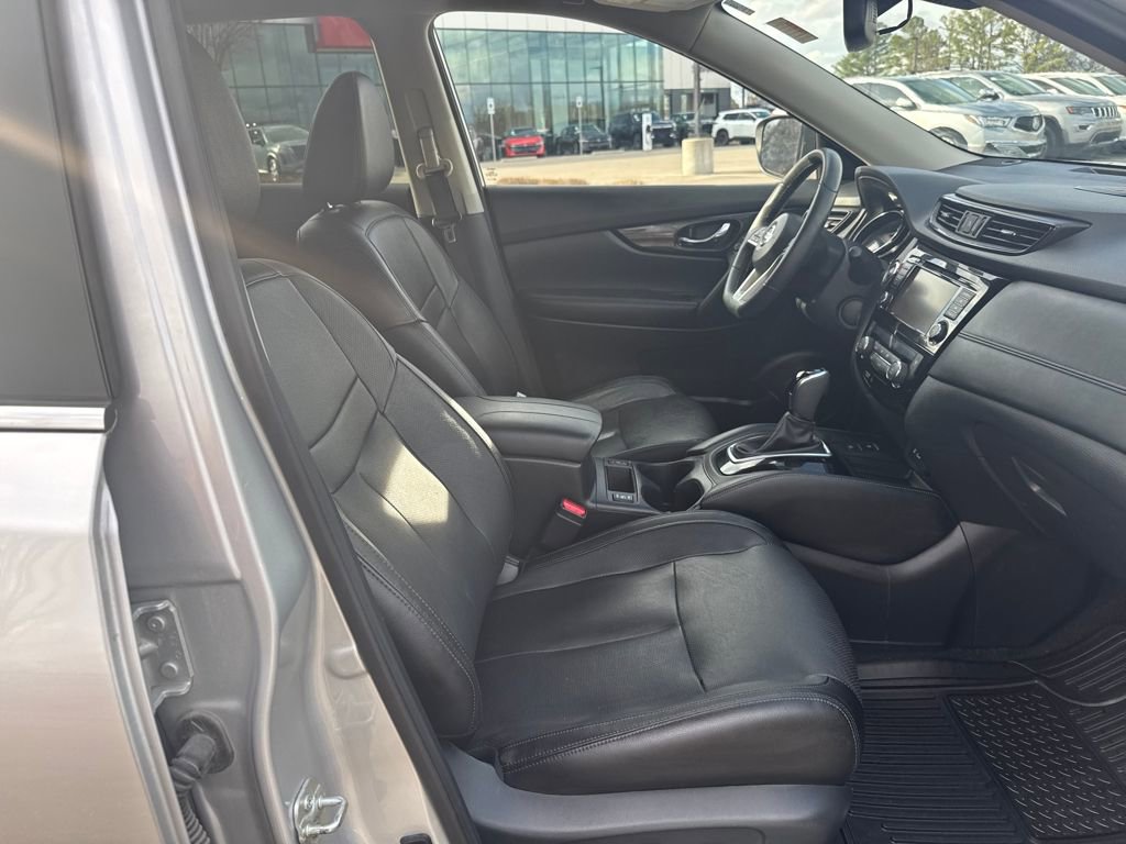 Used 2019 Nissan Rogue SL w/ Premium Package image 39